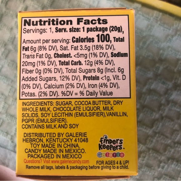 Nickelodeon Sponge Bob Square Pants Collectibles and candies Mug and tiny toys. - Picture 11 of 12